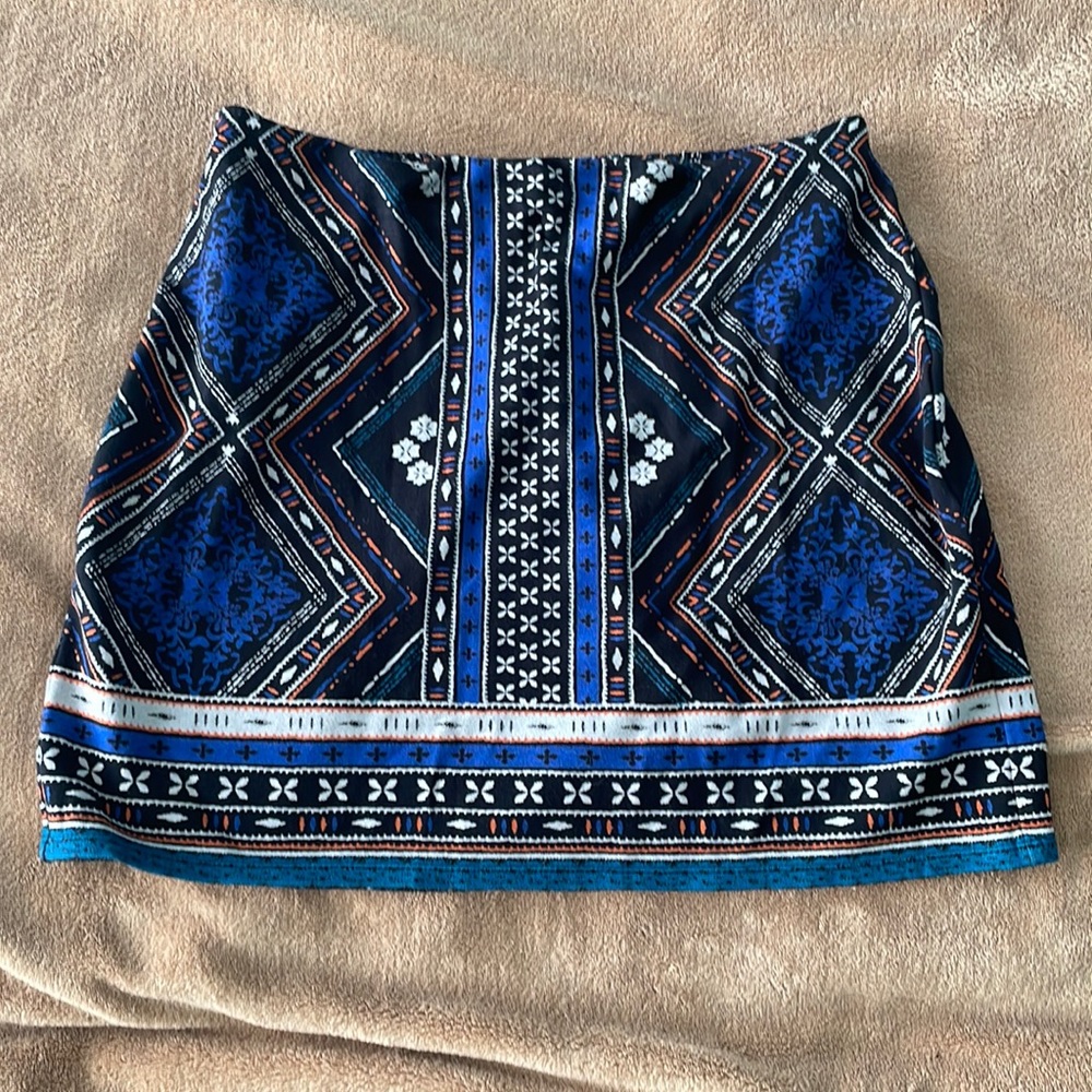 Skies are blue skirt size small